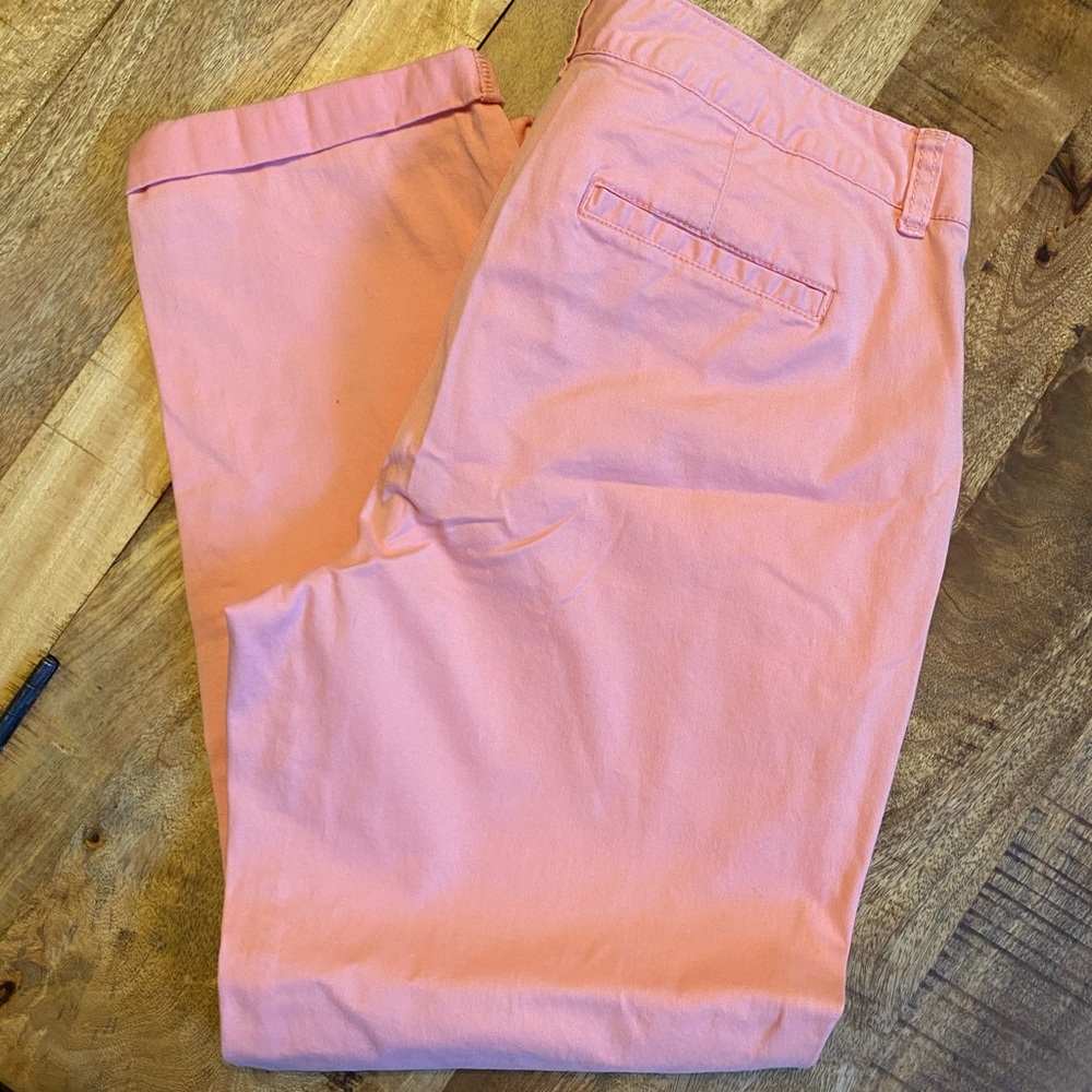 Pink Bandolino capri pants
